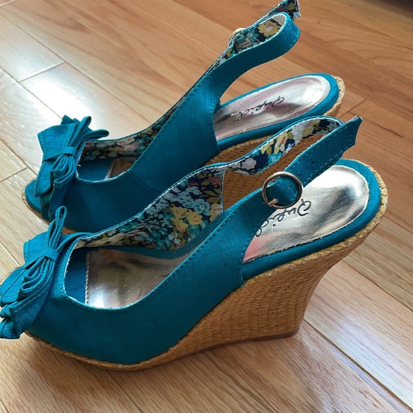 NEW emerald green open toe wedges - Picture 5 of 11